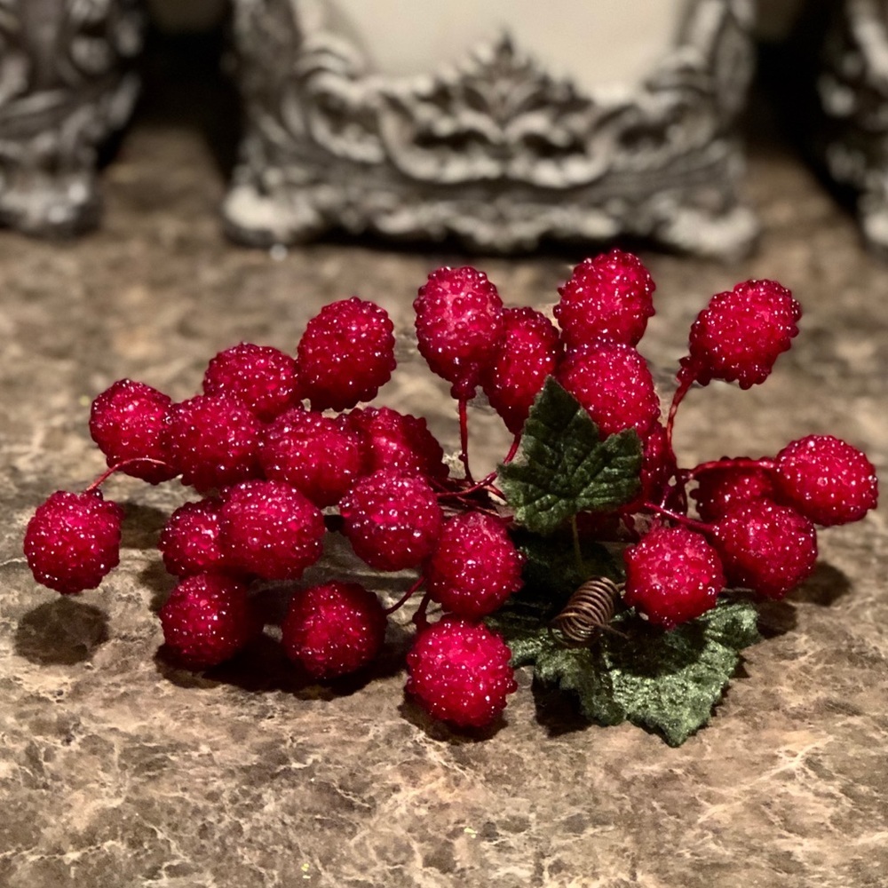 Very Nice Artificial Red Berry Foliage Vine